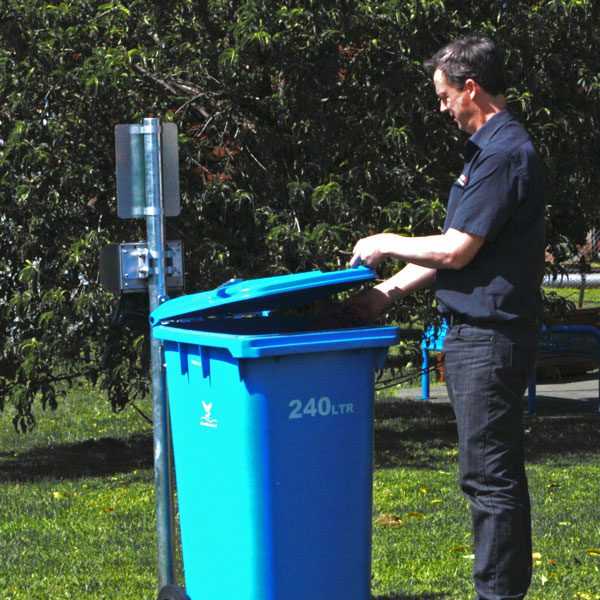 Dog waste station with wheelie bin