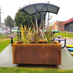 Hamilton rectangle self-wicking planter box